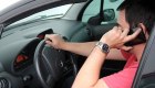 Sử dụng điện thoại khi lái xe ô tô bị phạt nặng