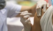 Khẩn trương nghiên cứu tiêm vắc xin Covid-19 mũi 4 cho người lớn