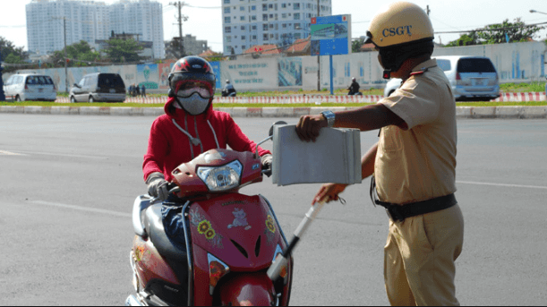 CSGT xử phạt lỗi vi phạm giao thông xe máy