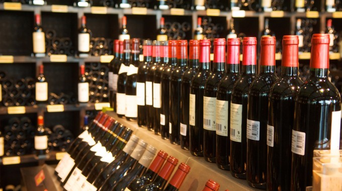 Kinh doanh rượu có độ cồn từ 5,5 độ trở lên phải có giấy phép