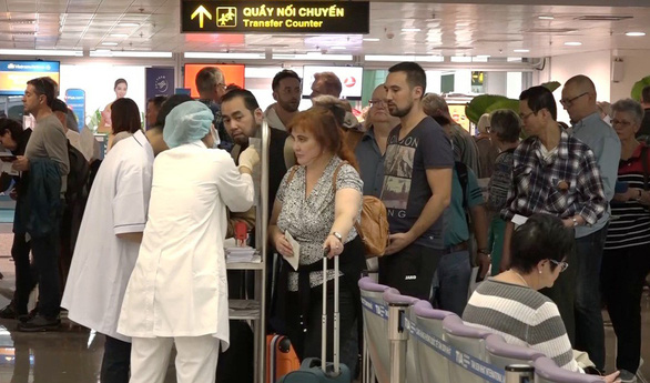 Bắt buộc khai báo y tế đối với hành khách đi qua EU và Campuchia