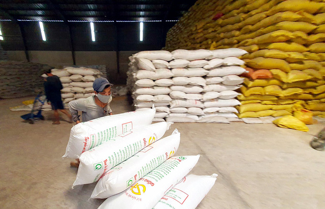 Phải đảm bảo cung ứng gạo cho người dân trong nước